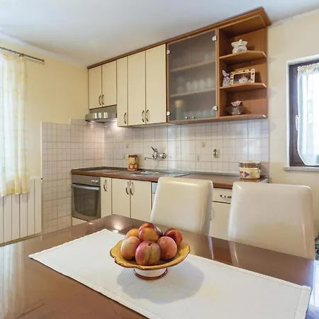 2 Bedroom Amazing In Apartment Kanfanar
