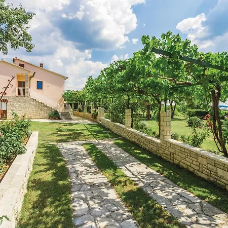2 Bedroom Amazing In Kanfanar