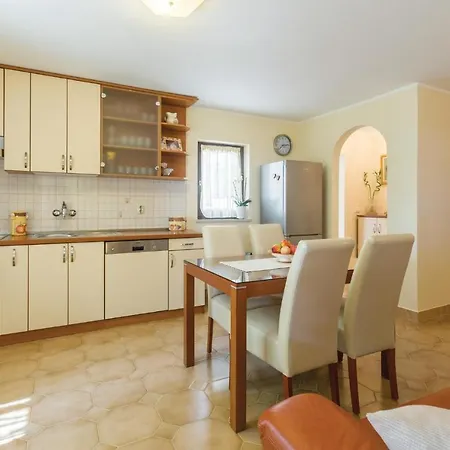 Apartment 2 Bedroom Amazing In Kanfanar