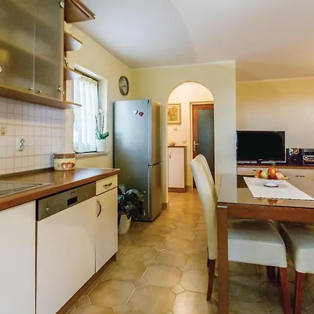 2 Bedroom Amazing In Kanfanar