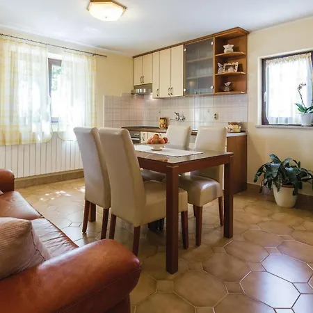 Apartment 2 Bedroom Amazing In Kanfanar
