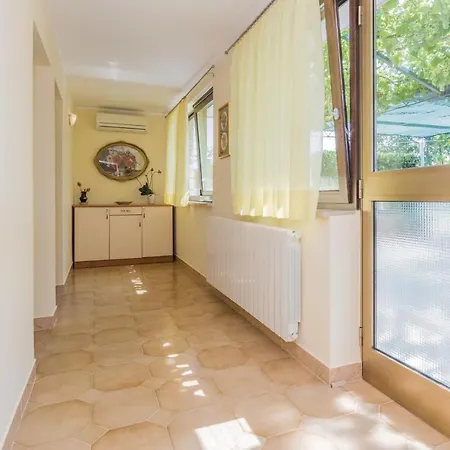 2 Bedroom Amazing In Kanfanar