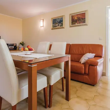 2 Bedroom Amazing In Apartment Kanfanar